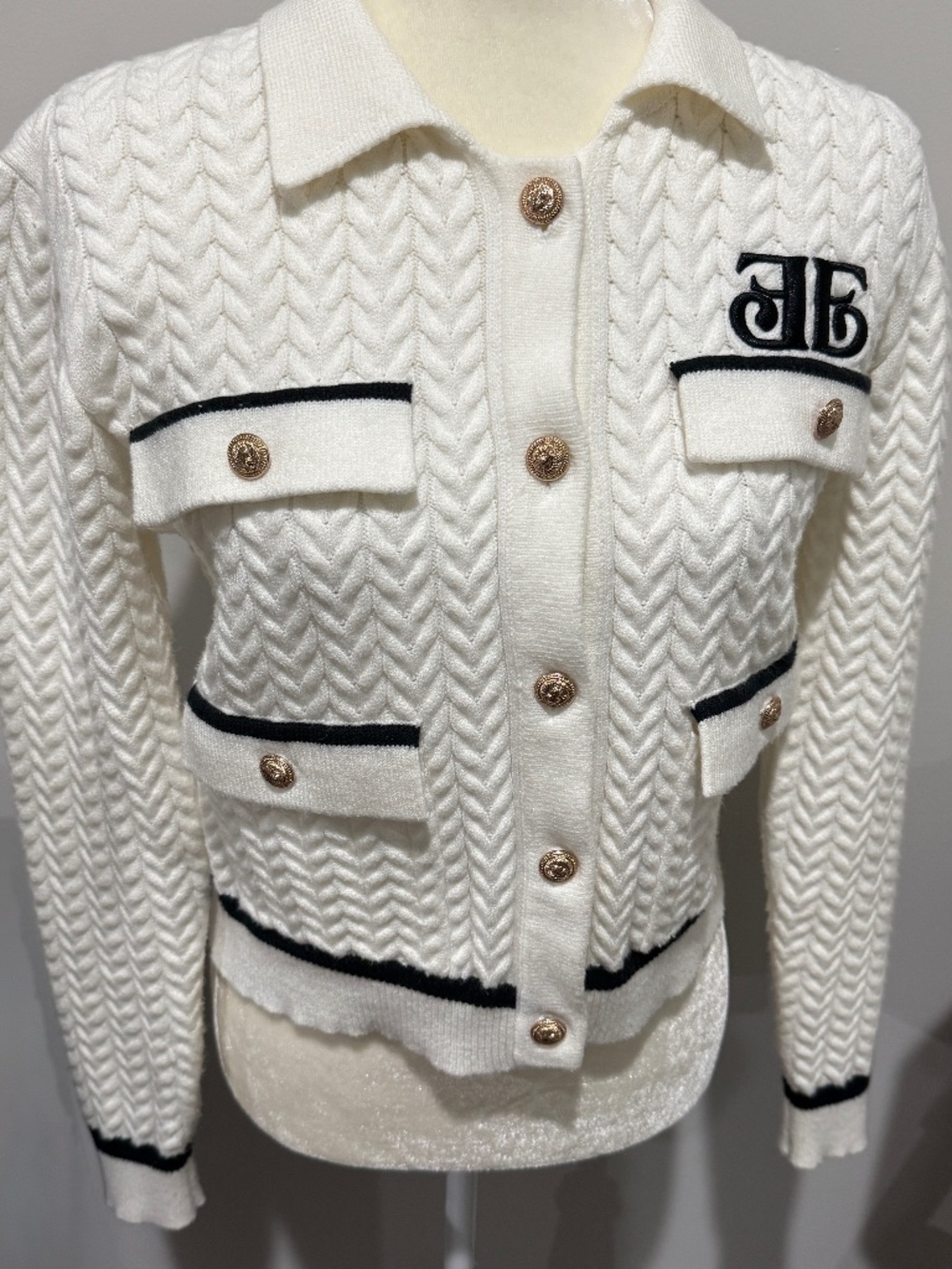 ELLENDEM COCO KNIT CARDIGAN /SWEATER FITS SIZE S/M